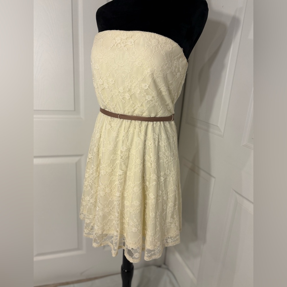 Size XL strapless lace dress